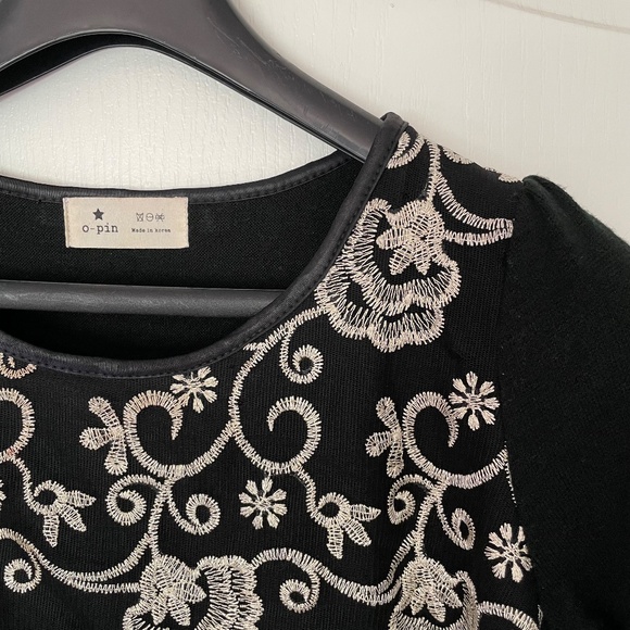 Sz M. Silver Applique Tunic - Picture 3 of 8